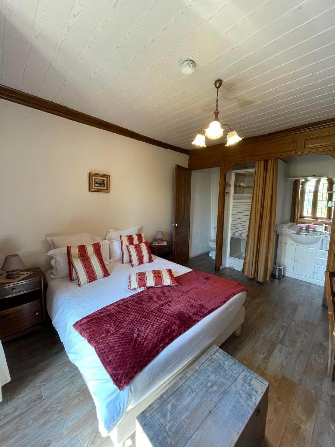 Devesset Manoir Du Grail Bed & Breakfast エクステリア 写真
